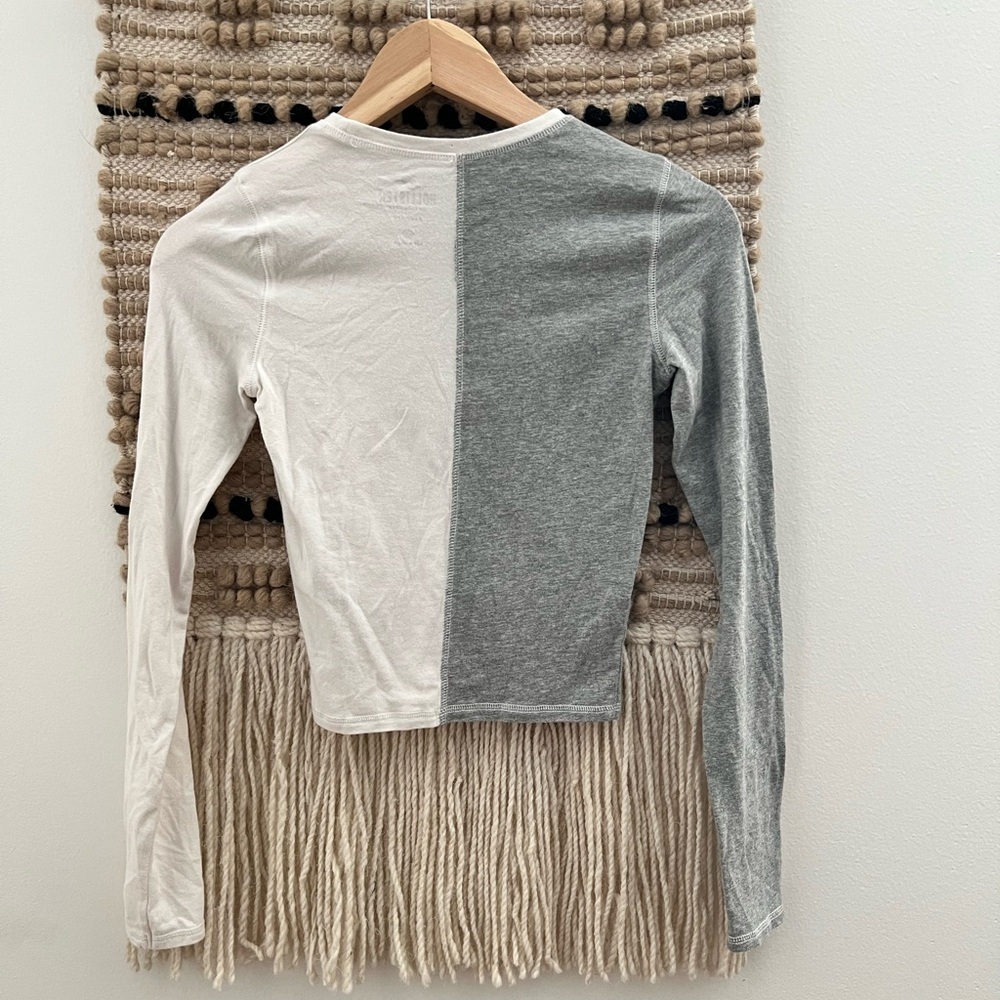 Hollister Gray and White Baby Tee - Picture 5 of 6